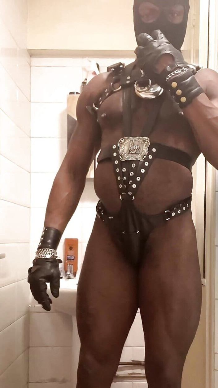 Black Muscle Stepdad: Zwarte gespierde rokende fetisj aftrekken