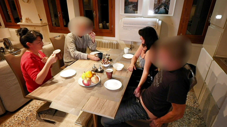 Alexandra Wett: 함께 저녁 식사에서 비밀리에 벗어난 19살