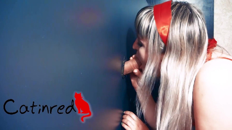 Catin Red: Drobná MILFka kouří péro a orální creampie