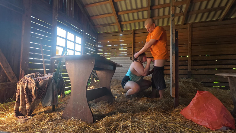 SchoolPrincess: J’ai Baisé Une Pute Du Village Dans La Grange