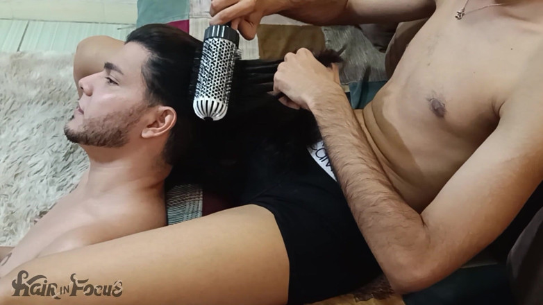 Fito Torres: Bewunderung langes Haar und sensorisches Bürsten durch männliche Hände