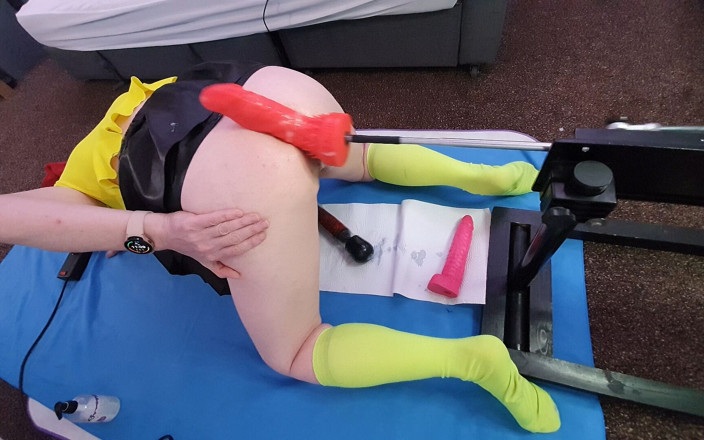 Spike Essex: Un gros gode s’amuse sur la machine à baiser avec Lisa,...