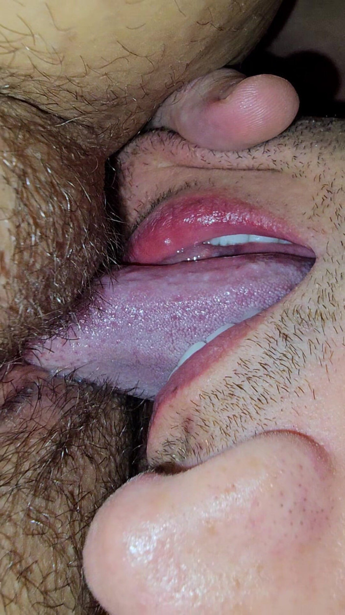 Mandy Foxxx: Jilat memek berbulu dari lidah besar