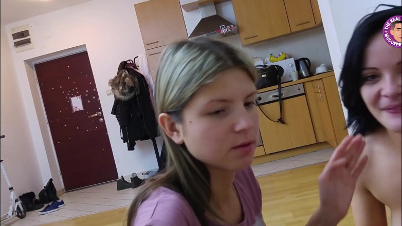 Mugur's World: Gina Gerson ve Dolly Diore'nin yer aldığı ağızdan amına üçlü seks