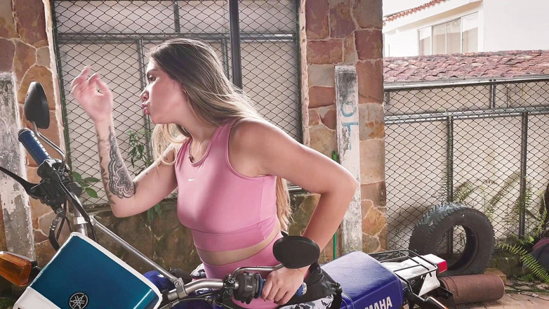 Sara Blonde: Milovnice motocyklů