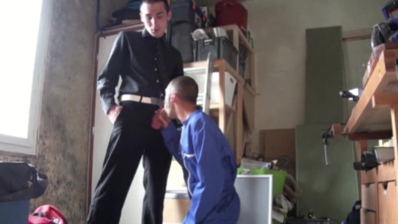 Crunch Boy: Mladý pracovník zneužitý šéfem v práci