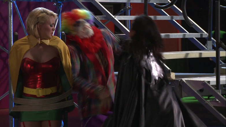 Hot Girlz: De joker houdt iedereen voor de gek om geil te...