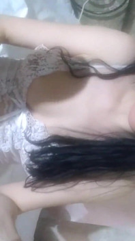 Owłosiona milf Ginna Gg zerżnęła mufkę i skończyła jasno