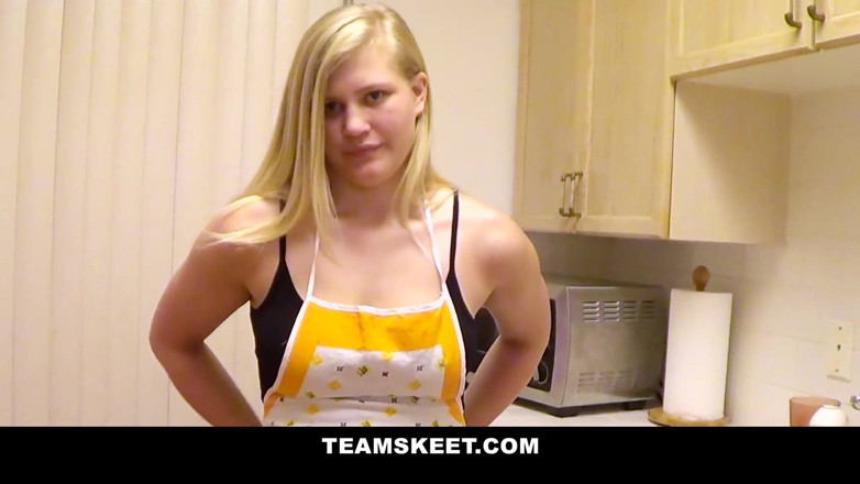 Team Skeet: Niegrzeczna blondynka Roxy Lovette łamie zasady i zostaje zerżnięta