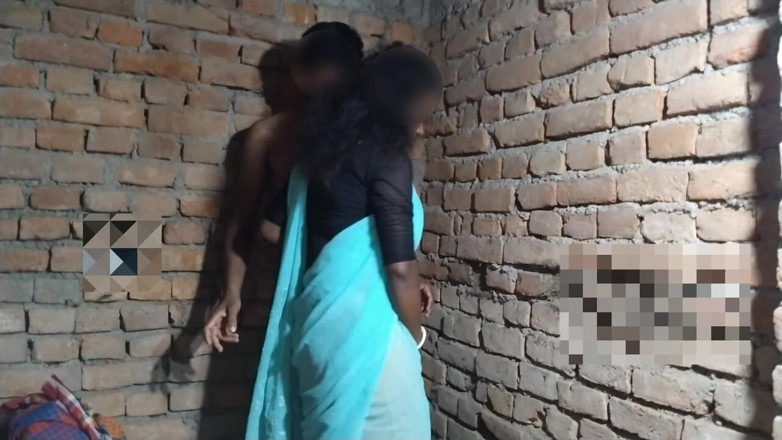 Pumi: Poomi Bhabhi został wiszący w stylu desi