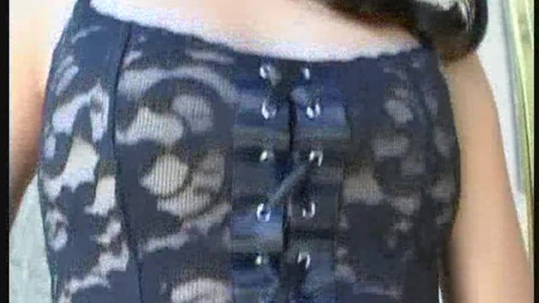 THAGSON 18+: Zralá blonďatá MILF děvky s zlatým proudem Venku