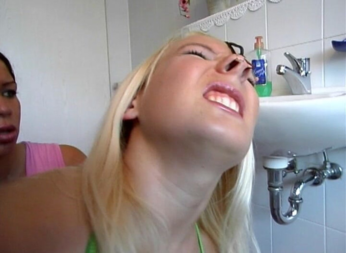Male Dom - Spanking - BDSM: Awek blonde comel dihukum mulutnya