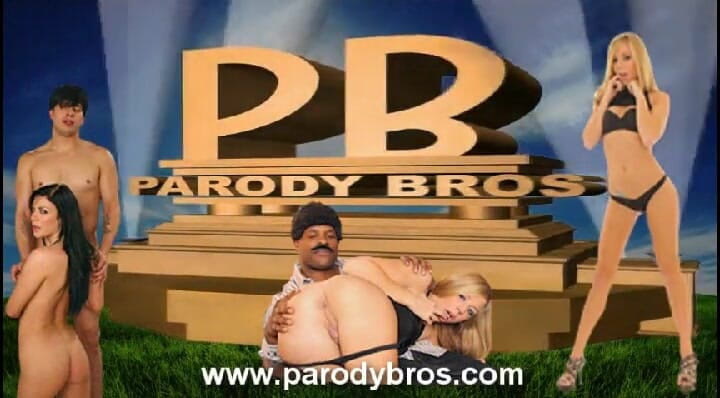 Parody Bros: Brunette tiener masturbeert na het zuigen van een lul in...
