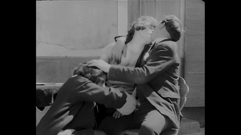 Vintage Erotic Archive: Waktu minum teh