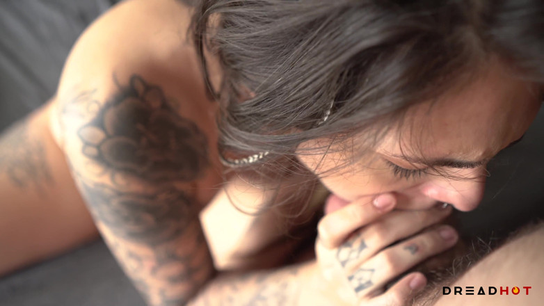 Dread Hot: Quête anale avec un gode en verre et une grosse...