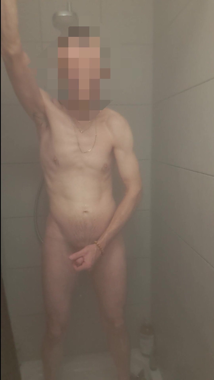 Exkalibur: Bạn muốn bị bắt gặp trong phòng tắm và nhận được...