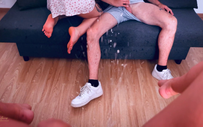 LeaPam: I Squirt in Front of a Young Busty Woman Taken...