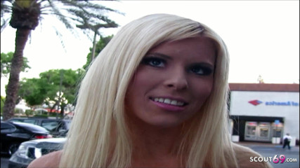 Full porn collection: Chlap s velkým ptákem mluví s blonďatou nadrženou hubenou teenagerkou...