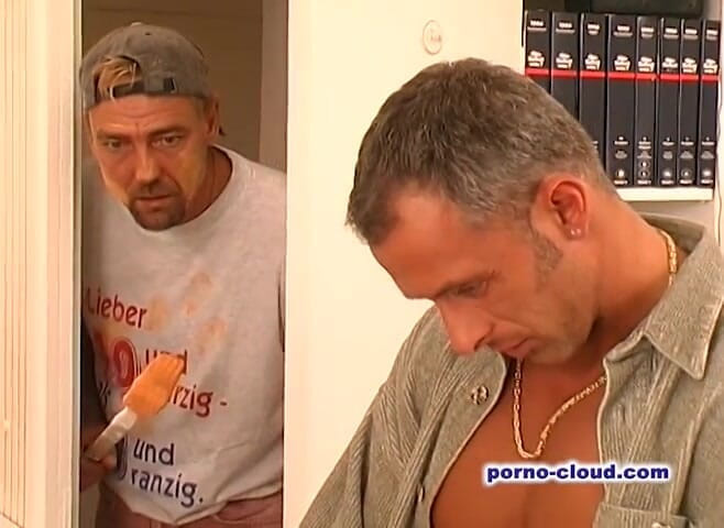 Porno Cloud: Piercingli bayan iki azgın adam tarafından ateşli bir çifte penetrasyon alıyor