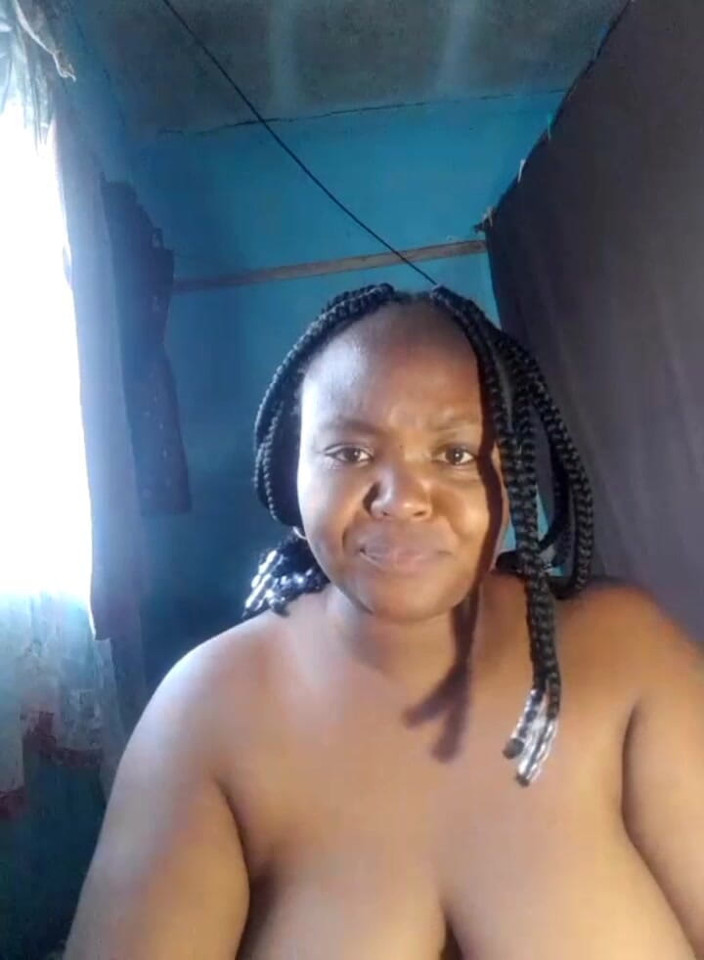 Mahali: Mírame frotar mi coño negro