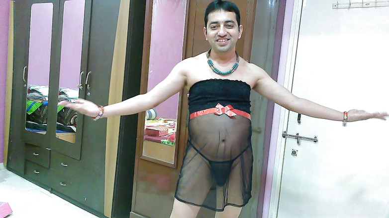 Cute & Nude Crossdresser: Sexy sissy transvesthemd Sweet Lollipop in halterlosen dessous, tanga und...