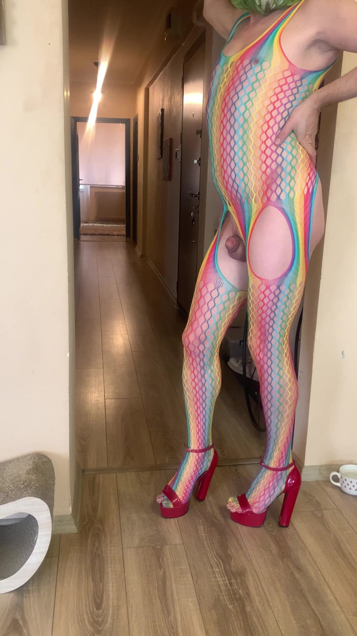cd_aysemmm: El Ladyboy con la polla más pequeña del mundo, te...