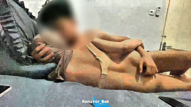 Hamster_Ball: 내 계부가 마을을 벗어나는 동안 말레이 히잡 계모에게 바람피는