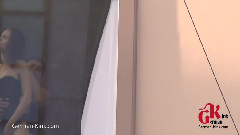 German Kink: Gata sexy fodida na janela