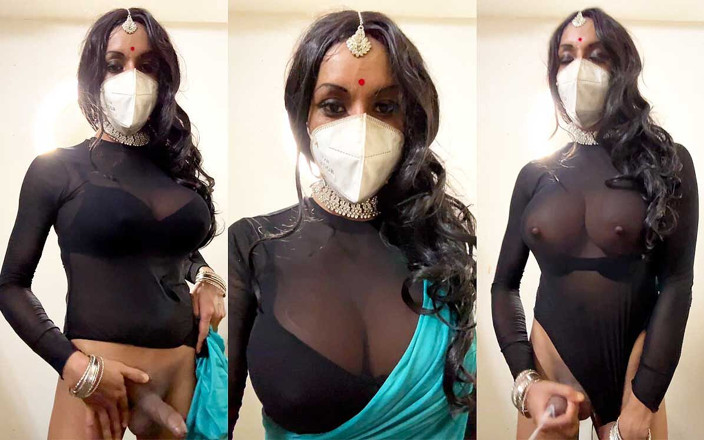 Anushka Crossy: Il travestito si masturba in Sari