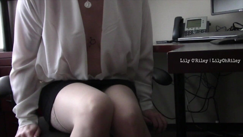 Lily O'Riley: La secrétaire se donne du plaisir
