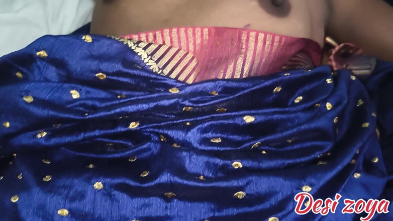 Desi virgin zoya: Щоразу, коли Зоя, моя молодша зведена сестра, носить сарі, мій пеніс стає ерегованим, і я хочу трахнути її, як суку