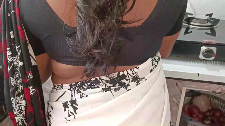 Luxmi Wife: Isteri dapat orgasme puncak yang mengalir dari pepek - 1
