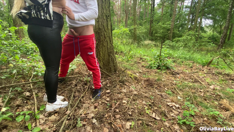 Olivia Bay: Paznic de sex în pădure care ne urmărește! Înfiorător!