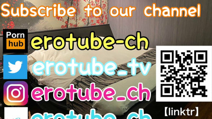 erotube-ch: Uma pequena garota bonita de cabelos pretos chupa o pau...