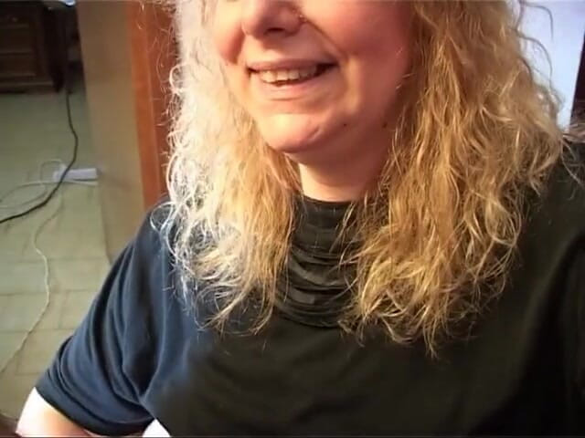 Milf in Love: Mulher amadora feia chupa alguns paus
