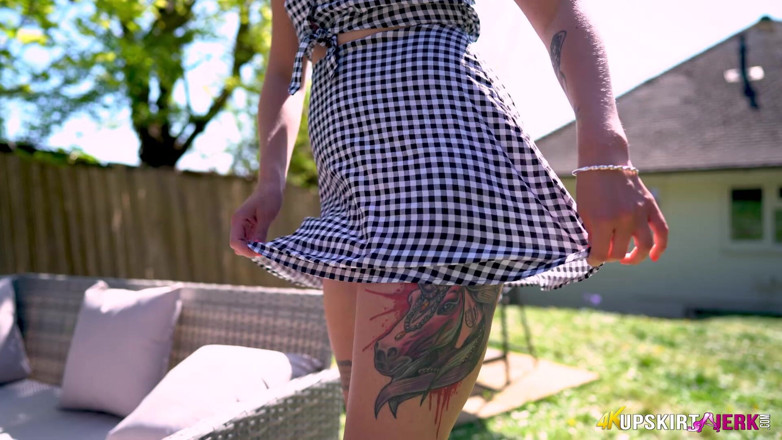 SkirtJerk: Auburn Fox - Sun's Out, Cipki Out!