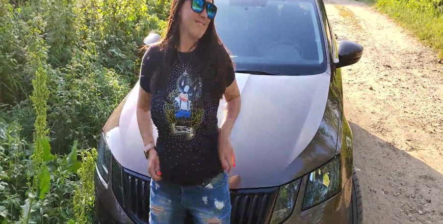 Emma_Alex: 義理の妹は新しい車と森で楽しんでいます。ほとんどキャッチしながら吸う見知らぬ人コック