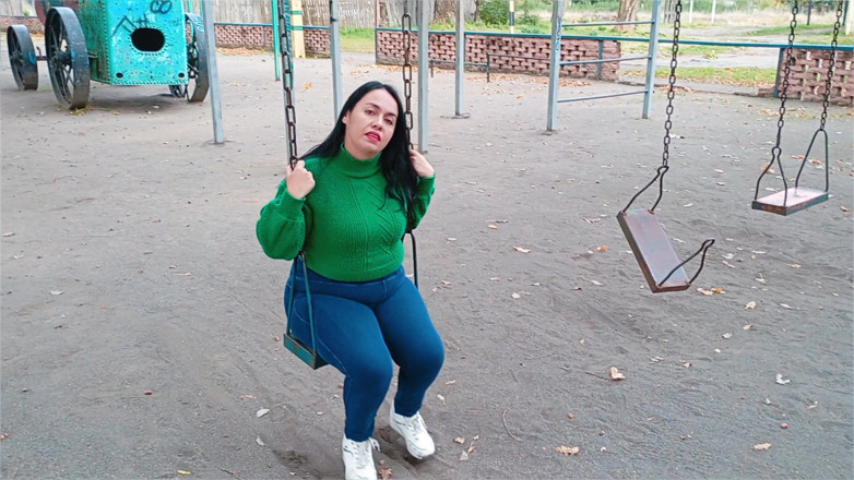Kellyhotstepmom: Bolehkah awak tolong saya swing, baby? Tolak saya lebih keras...