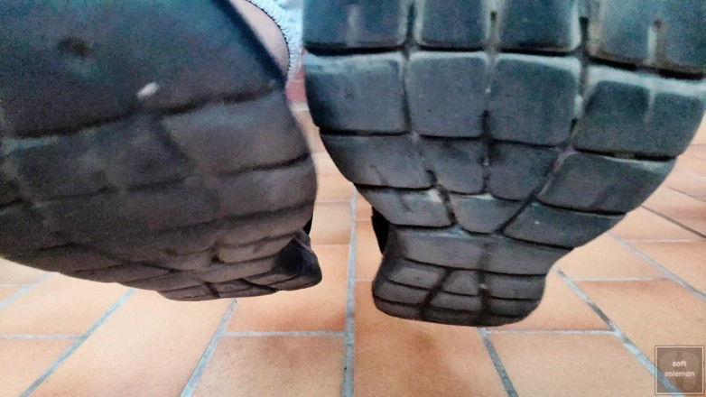 Soft Soleman: Mi tolgo le scarpe puzzolenti (2) (2026)