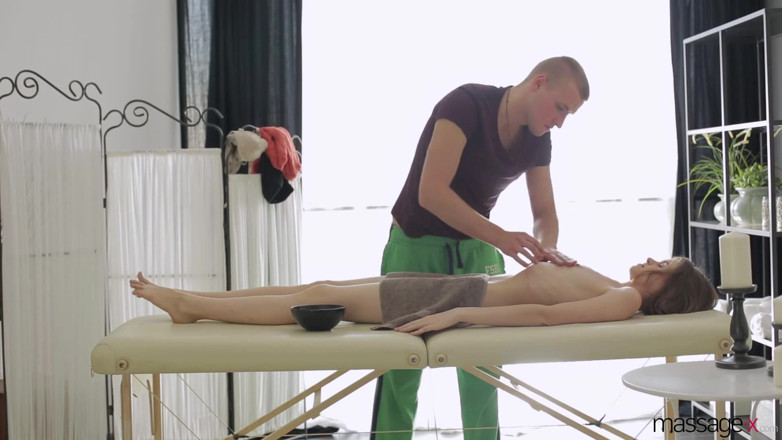 Massage X: Anale sul lettino da massaggio