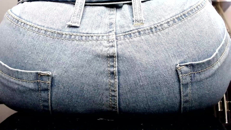 Maeling: Thuộc địa nhỏ bé bị nghiền nát trong chiếc quần jean...