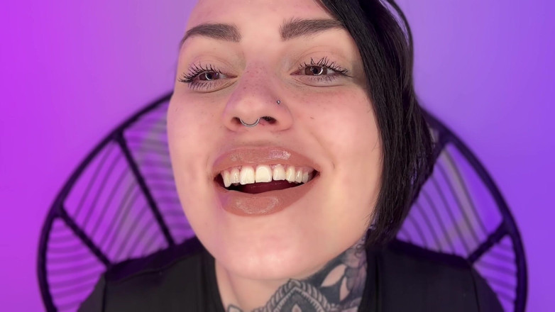 Miss Valentina: Lipgloss Ibadeti