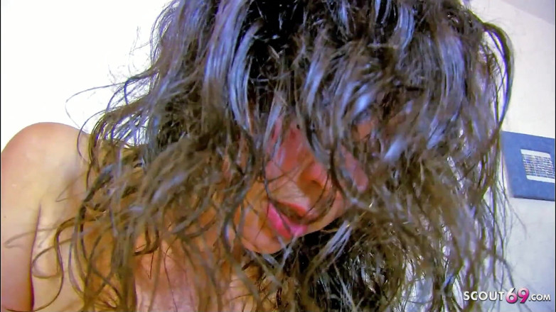 Full porn collection: Nathalie, MILF coquine, se fait fister, squirter et baiser
