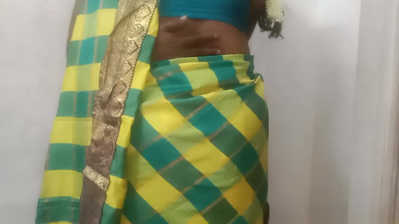 Santhi89: Makcik panas Tamil Saree berkongkek di rumah