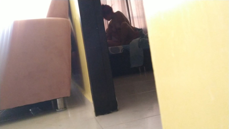 AngyAmazon: Mon cocu me regarde baiser avec mon voisin le matin