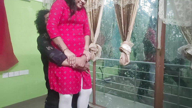 Vaigavarun45: Vaishnavy và sharun raj lãng mạn trong churidhar, hôn đít lãng...