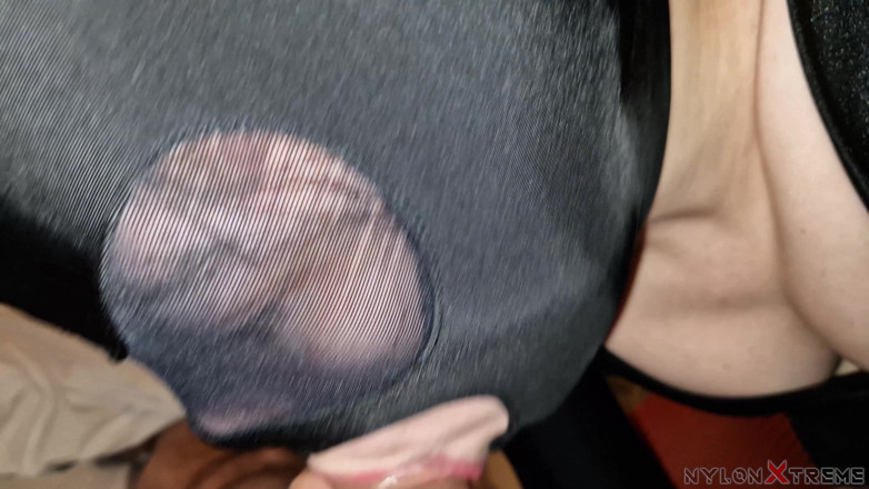Nylon Xtreme: POV, Elena Clark Orange se fait baiser en collants