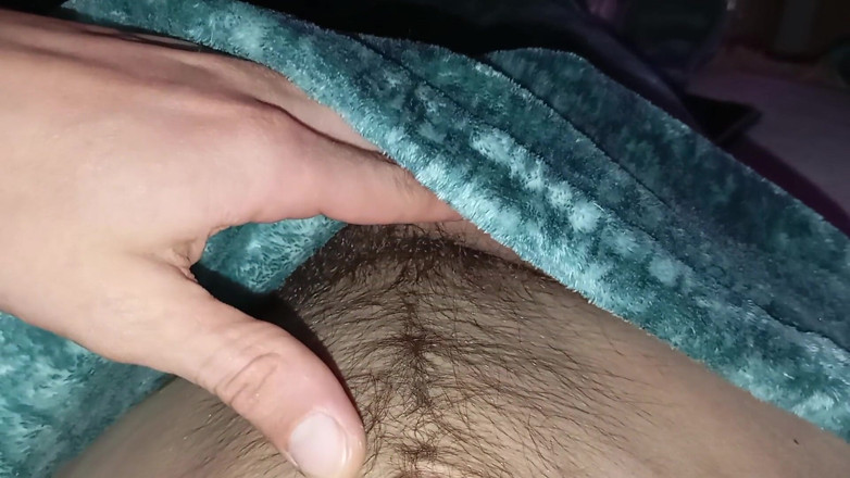 Elvissc: Aimeriez-vous sucer cette bite pendant que nous regardons un film...