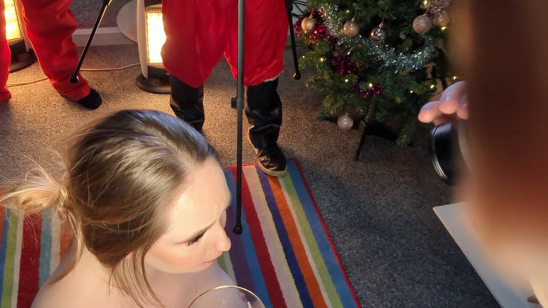 Mr_MobyDick: Eliza_smoke Xmas Bukkake
