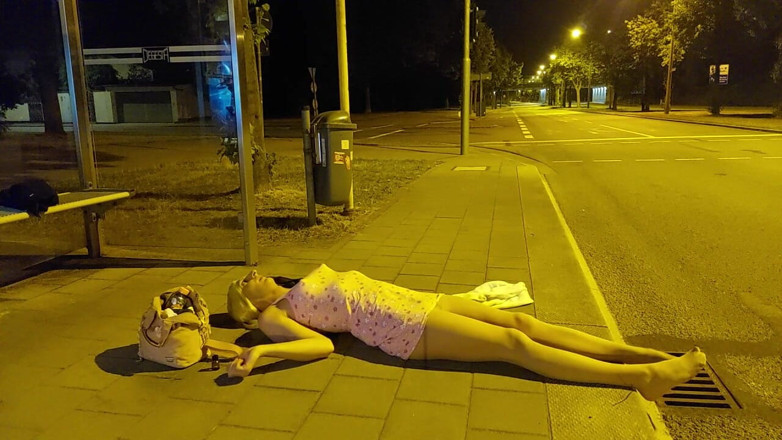 sweetfeet29: Nuit dans une jolie robe